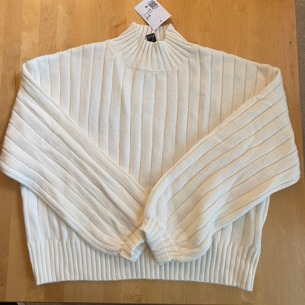 Forever 21 ribbed mock neck sweater with long sleeves. Cream, size M, NWT.